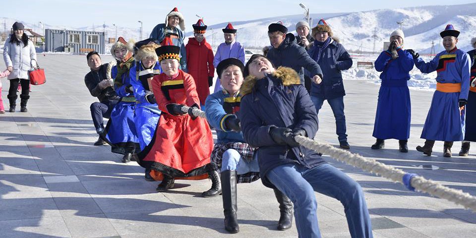 Арван сая төгрөгийн шагналтай гэр бүлийн буухиа тэмцээнд хурд хүчээ сорьцгооё