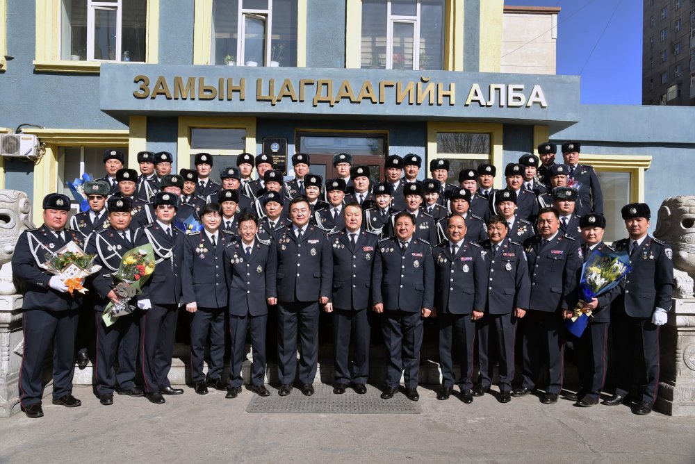 Цагдаагийн 40 гаруй алба хаагч цол хүртлээ