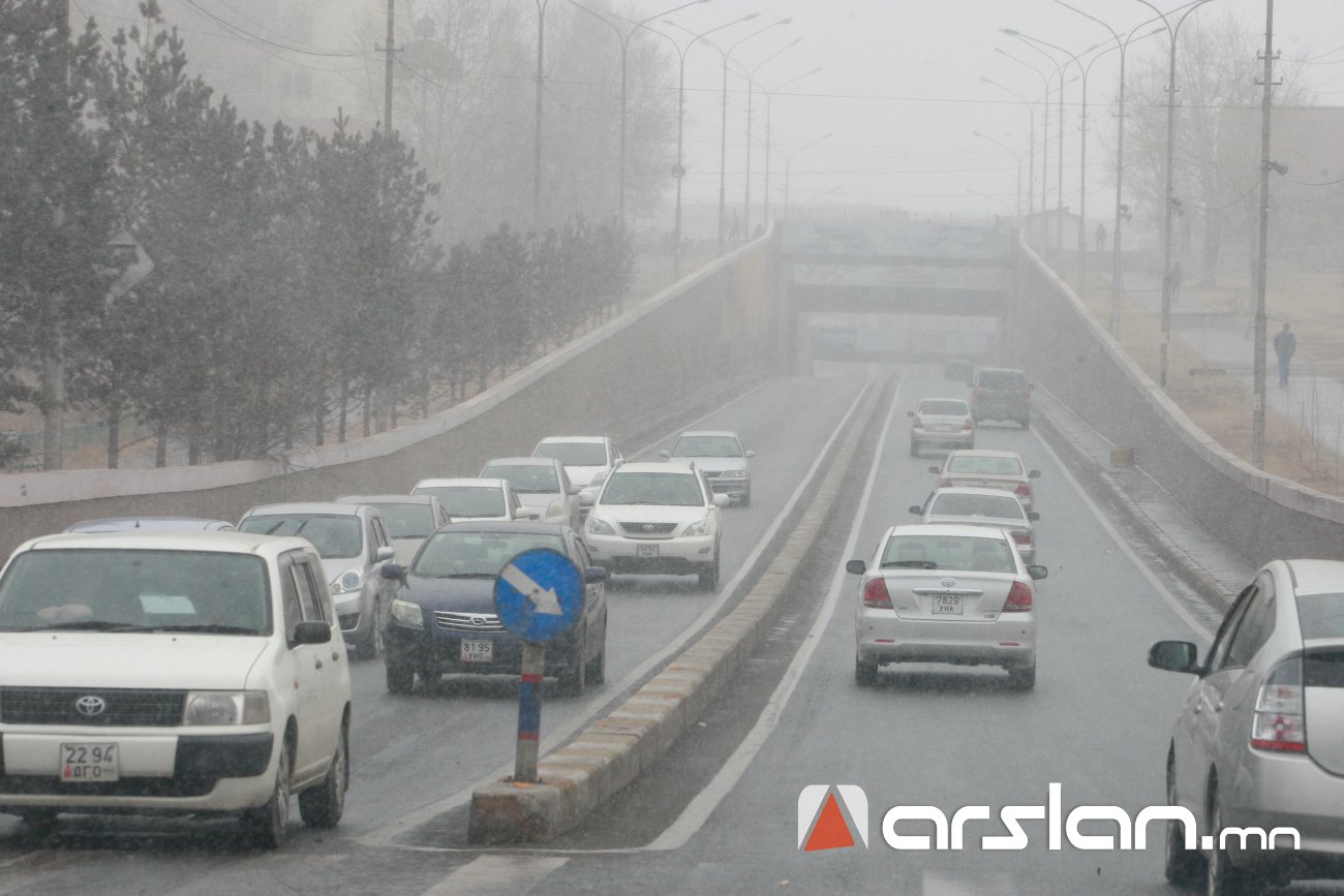 Орон нутгийн замууд халтиргаа, гулгаа ихтэй байгааг анхааруулж байна