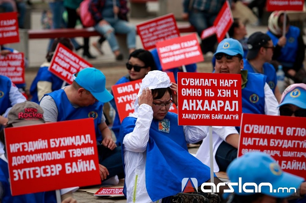 Төрийн албан хаагчдын цалинг энэ оны II улиралд багтаан нэмэхийг шаардаж байна