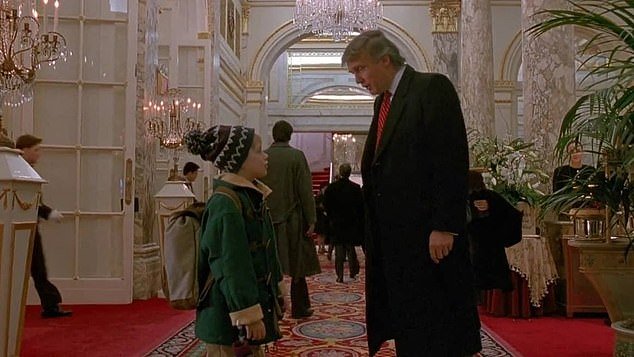 “Home Alone 2” киноноос Трампын дүрсийг хассан нь зарим Америкчуудыг бухимдуулжээ