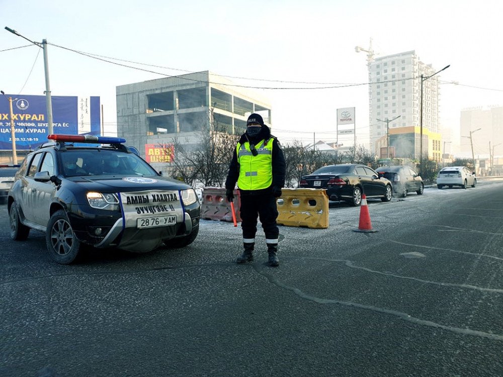 Цагдаа нар тээврийн хэрэгсэл жолоодож яваад бие нь муудсан иргэний амийг аварчээ