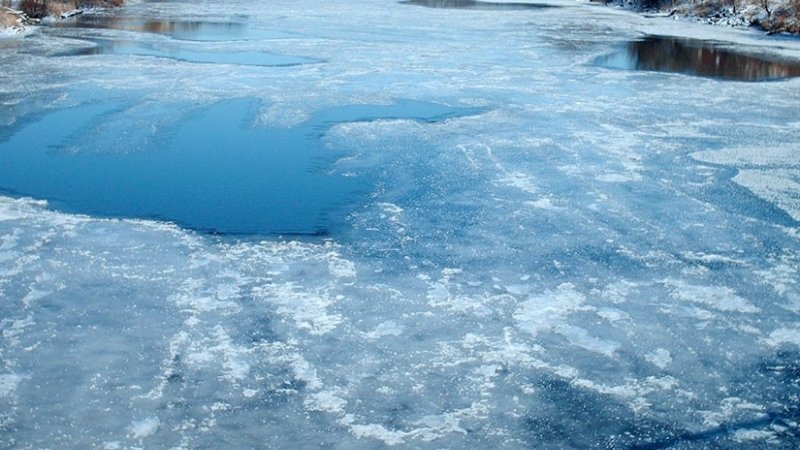 Мөсөн замын эргүүл хийж байсан алба хаагч “Хөвсгөл“ нуурт автомашинтайгаа цөмөрч, амиа алджээ