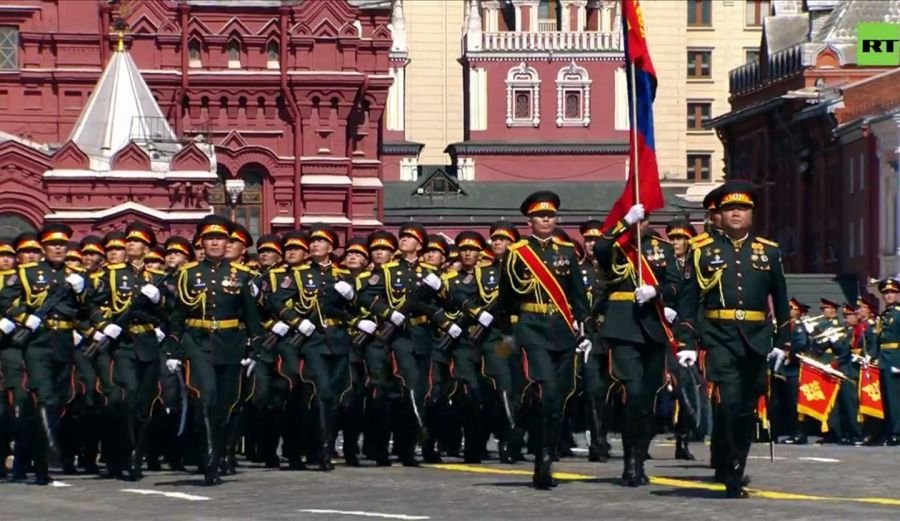 ​Ялалтын баярын жагсаалд МОНГОЛ ЦЭРГИЙН сүрийг гайхууллаа