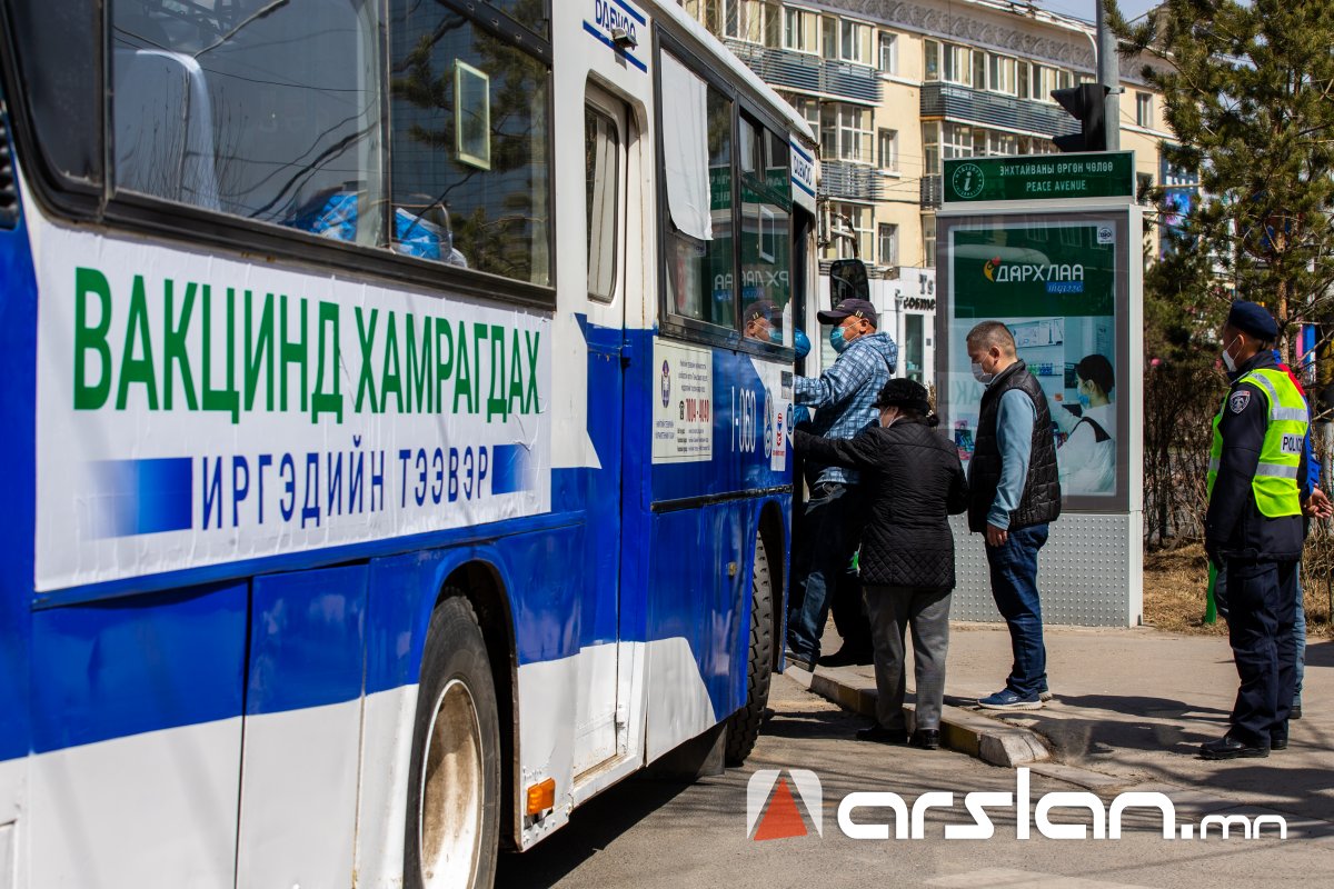 Б.Бямбадорж: Алслагдсан хороодын иргэдийг вакцинд хамруулахаар нийслэлийн хэмжээнд 76 автобус үйлчилнэ