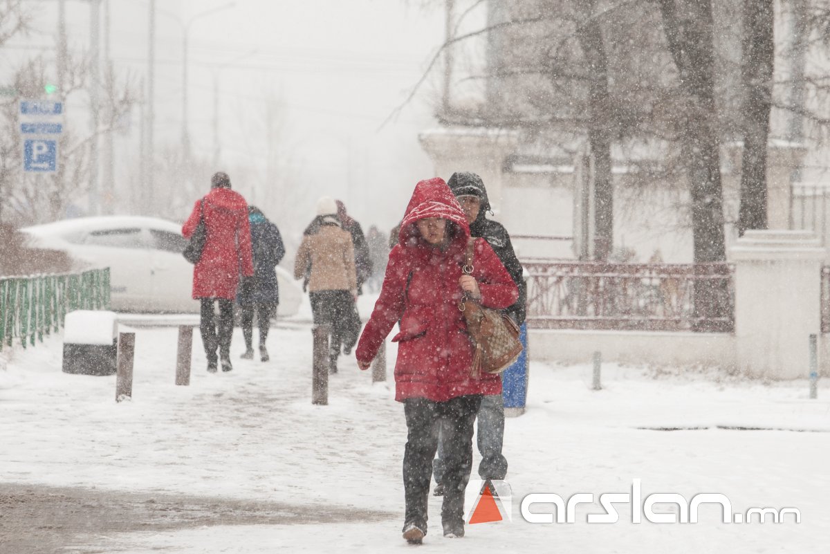 СЭРЭМЖЛҮҮЛЭГ: Ихэнх нутгаар нойтон цас орж, хүчтэй салхи шуурна