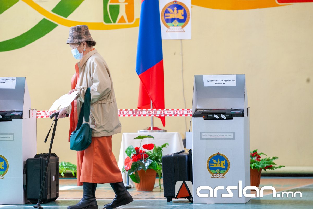 СОНГУУЛЬ: 21:00 цагийн байдлаар сонгогчдын 52% нь саналаа өгч, сонгууль ирцийн хувьд ХҮЧИН ТӨГӨЛДӨР боллоо