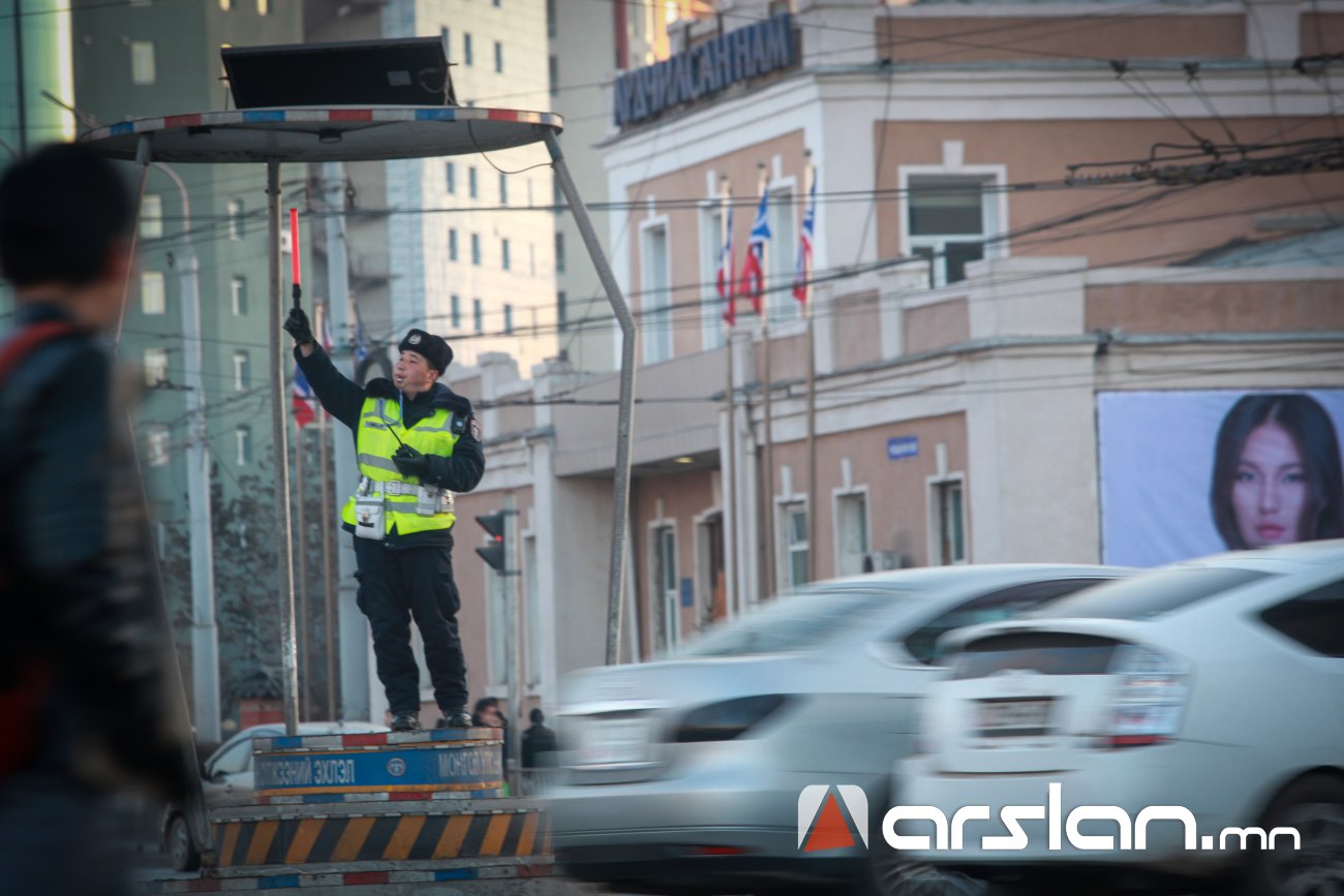 2,500 орчим жолооч эрхээ хасуулсан үедээ СОГТУУГААР тээврийн хэрэгсэл жолооджээ