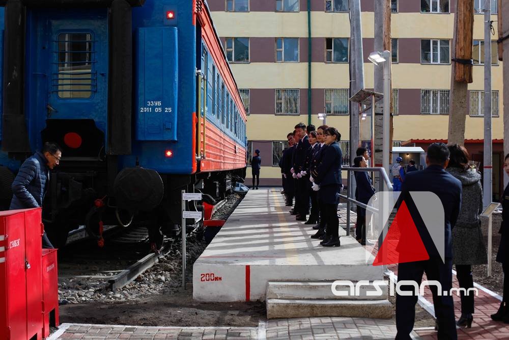 ФОТО: Тээврийн дээд сургууль МЭРГЭЖИЛТЭН бэлтгэх амьд ПОЛИГОНТОЙ боллоо