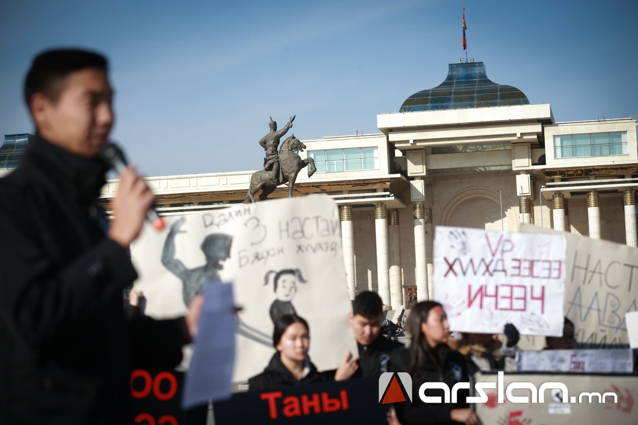 Хүүхдийн бэлгийн хүчирхийллийн эсрэг “НҮДЭЭ НЭЭ“ жагсаал хийлээ