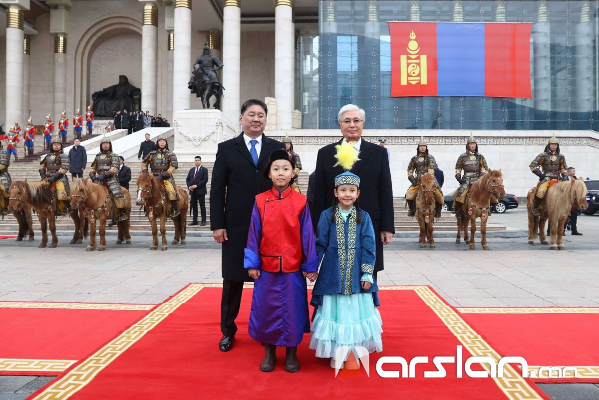 Ерөнхийлөгч У.Хүрэлсүх  Казахстан Улсын Ерөнхийлөгч К.Токаевыг албан ёсоор угтаж авлаа