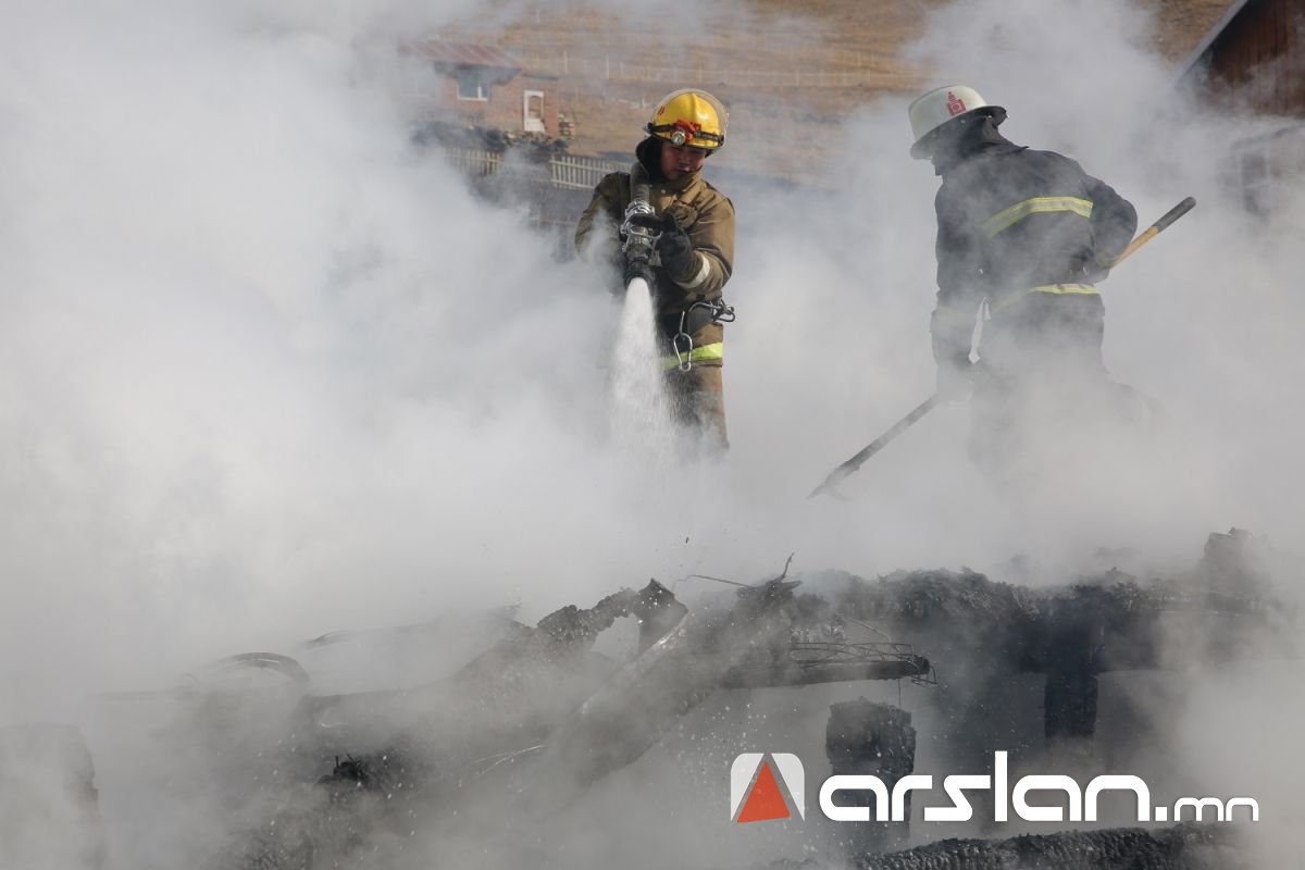 Хогийн суваг шатаж, утаажилтын бүсээс 86 иргэнийг гаргажээ