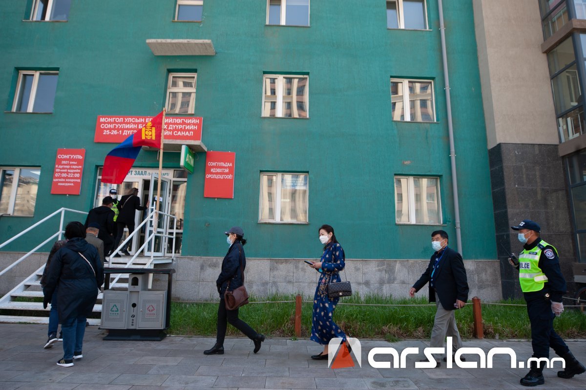 12:00 ЦАГИЙН БАЙДЛААР: Нийслэлд 157 мянган хүн саналаа өгөөд байна