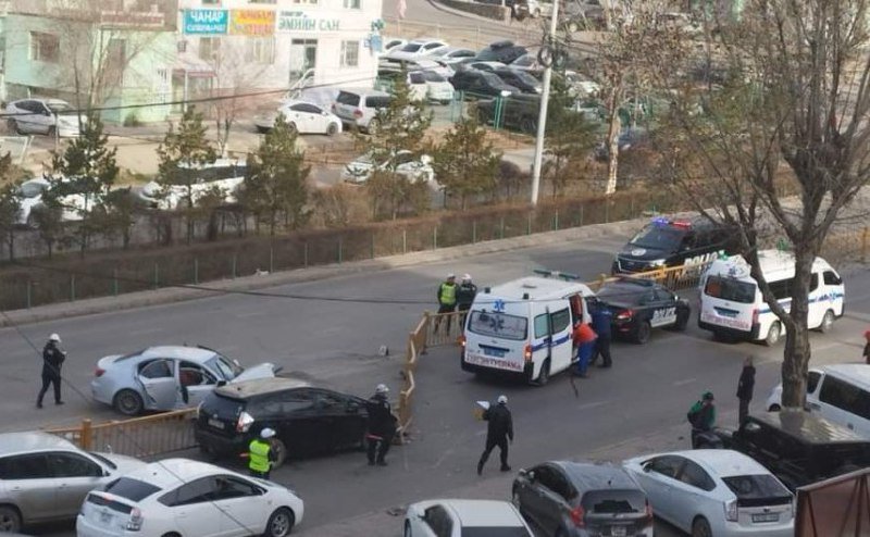 Сурронтой сурагч 10 настай хүүхдийг гэмтээж, улмаар автомашинтай мөргөлджээ