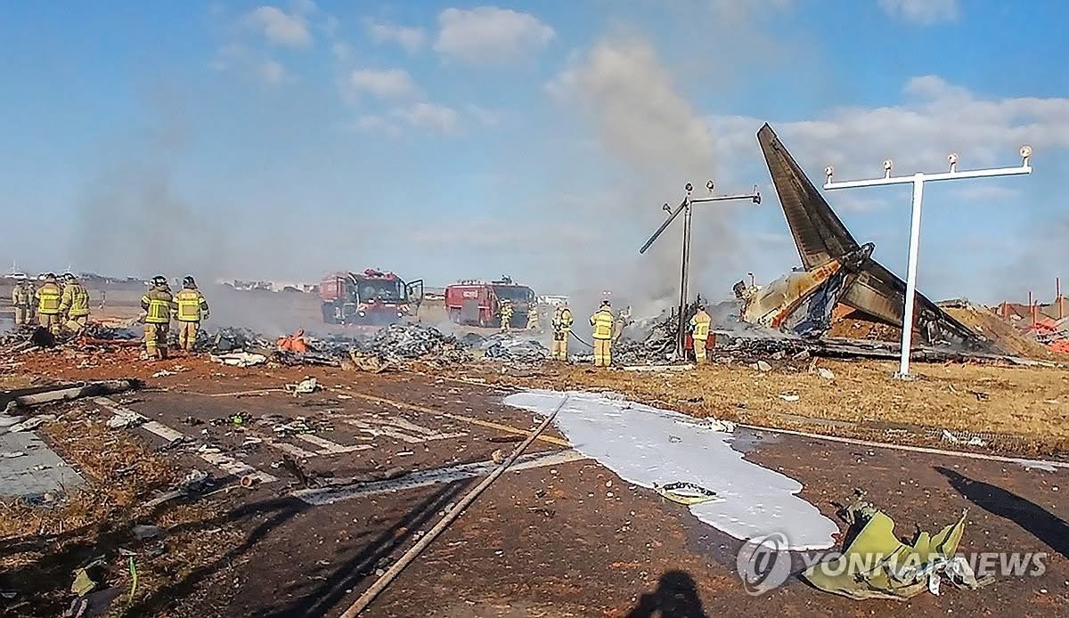 Өмнөд Солонгост нисэх онгоц осолдсоны улмаас амиа алдсан хүний тоо 62 хүрээд байна