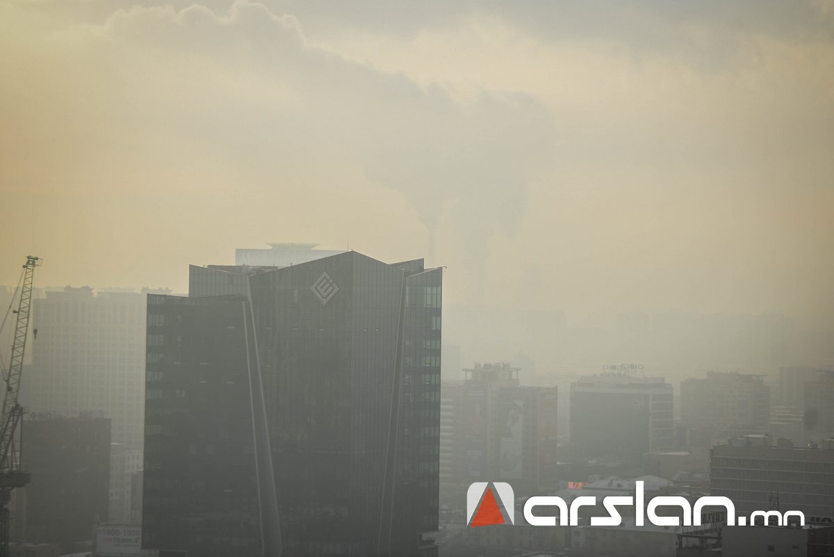 ФОТО: Утаа 18 цагийн байдлаар улам өтгөрөв. Ийм агаараар амьсгалж байна