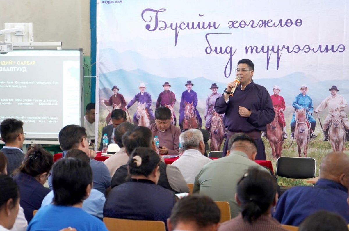 С.Энхболд, Ч.Хүрэлбаатар нар Говь-Алтай аймгийн Алтай сумаас сонгуулийн нээлтээ эхлүүллээ