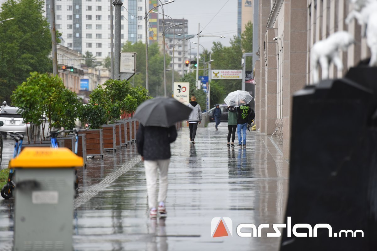 Улаанбаатарт 24 хэм дулаан, дуу цахилгаантай аадар бороо орно