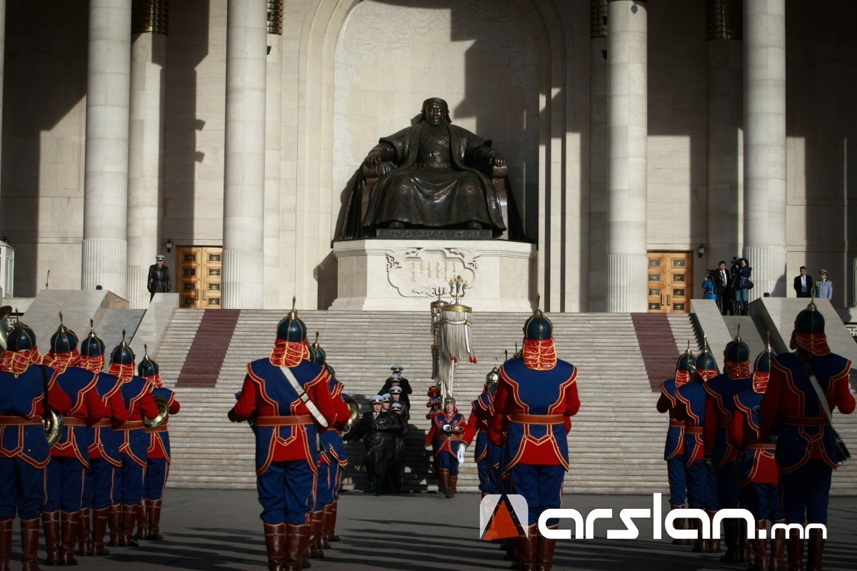 Аравдугаар сарын 11-нд БҮХ НИЙТЭЭР АМАРНА